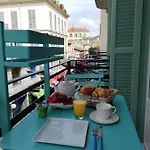 100m From The Sea Apartment