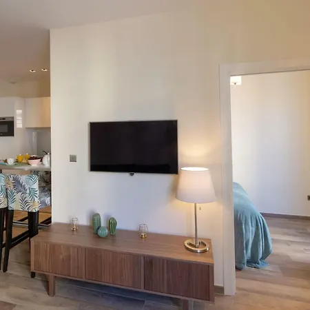 100m From The Sea Апартаменты *